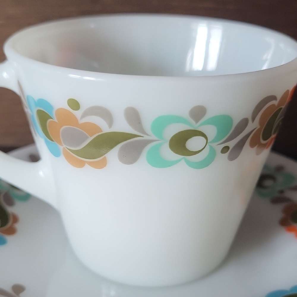 Vintage Pyrex Carnaby Tempo Cup and Saucer Set Of 2 - Picture 10 of 13